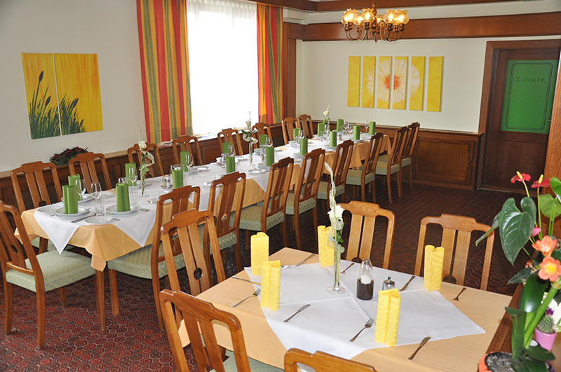 bustourismus_2_gasthof_zur_linde Schön gedeckte Tische im Gasthof zur Linde