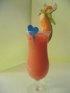 Fruchtiger Cocktail in der Strandbar Papillon